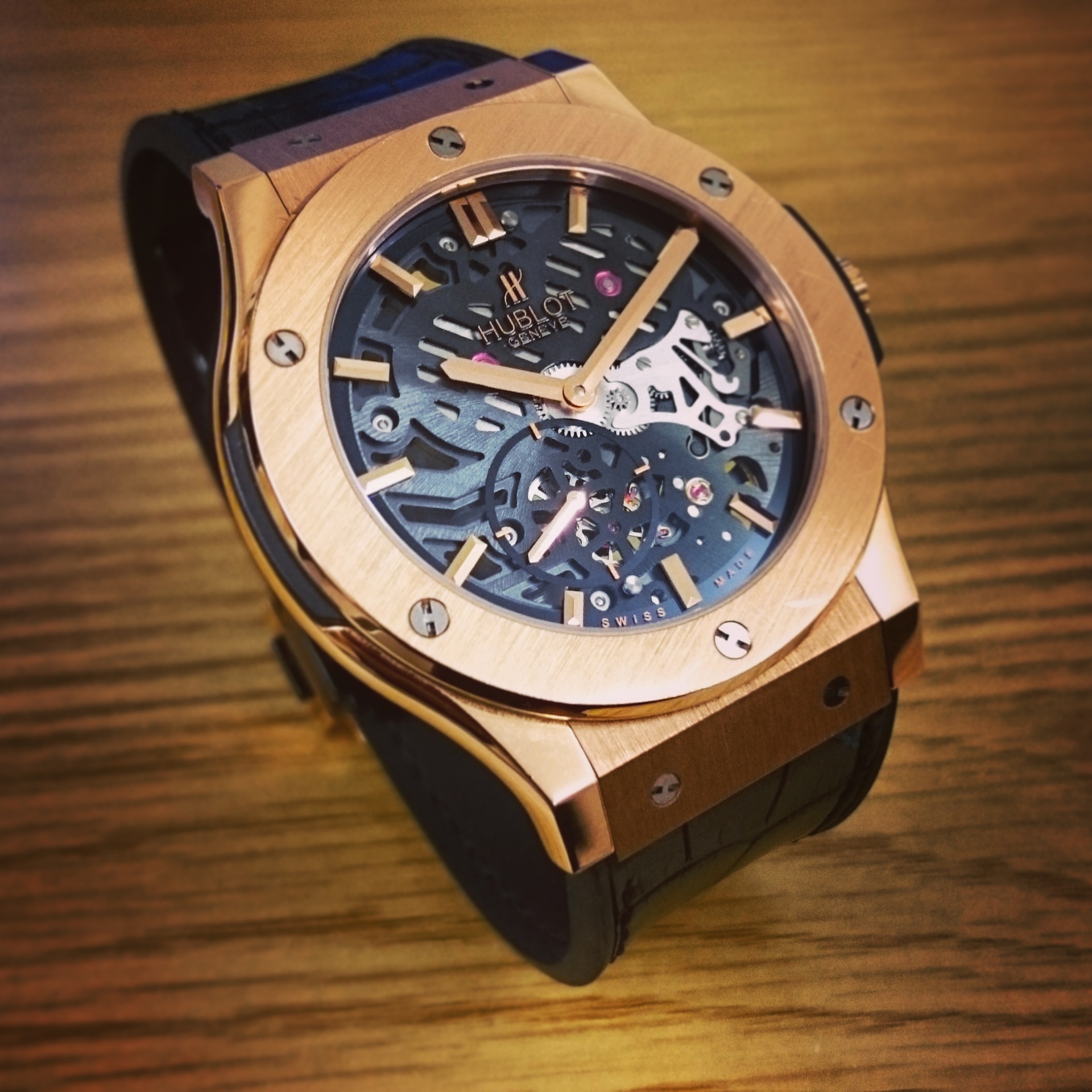 รับซื้อนาฬิกา Hublot นาฬิกาข้อมือดีไซน์หรู ราคาดีที่สุด | Qintage